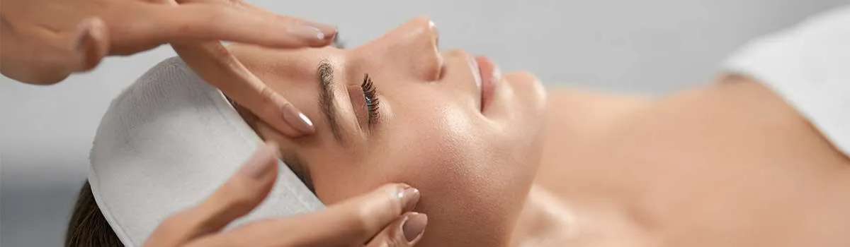 Μασάζ σύσφιξης προσώπου